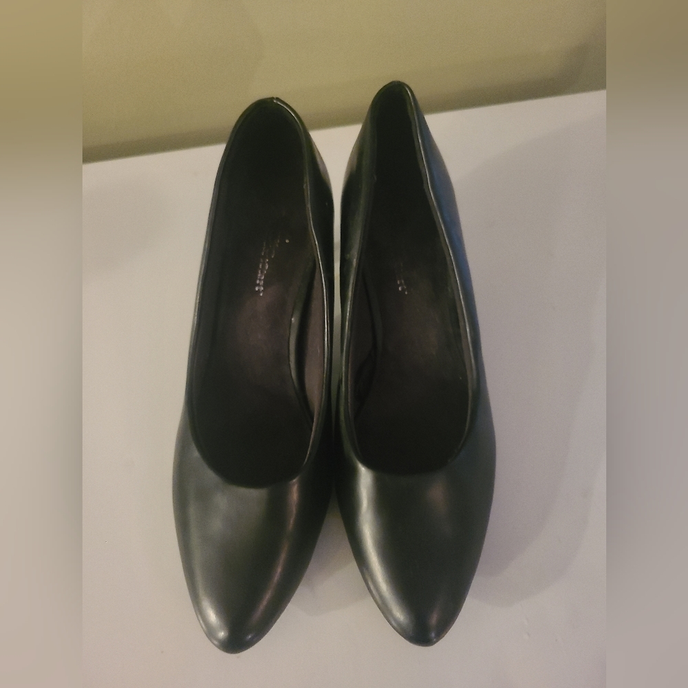 Black Pumps